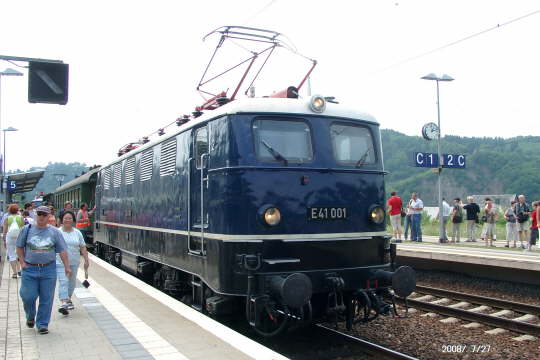 Ausstellung historischer Fahrzeuge