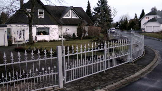 25.12.2012: ... und so sieht der Zaun